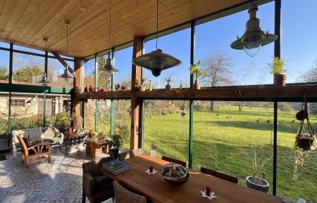 Chambre d'h&ocirc;tes n&deg;52G3 Leffonds - Haute-Marne - Pi&egrave;ce vitr&eacute;e pour prendre les petits d&eacute;jeuners 