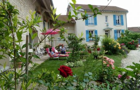 Chambre d'h&ocirc;tes n&deg;51G5105 Val-de-Vesle - Marne - Le devant des chambres 