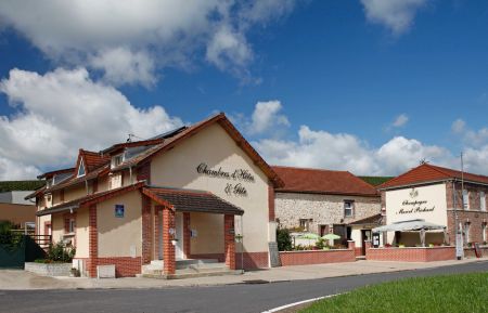 Chambre d'h&ocirc;tes n&deg;51G5180 Moussy - Marne - LA LOGE 