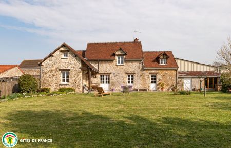 G&icirc;te n&deg;51G577 Suizy-le-Franc - Marne - fa&ccedil;ade arri&egrave;re de la maison