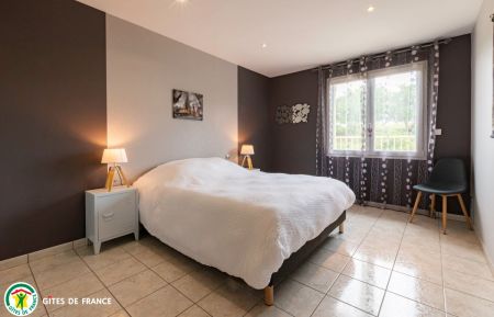 G&icirc;te n&deg;51G579 Sommepy-Tahure - Marne - Chambre 2 situ&eacute;e au rez-de-chauss&eacute;e, lit king-size, placard int&eacute;gr&eacute;.